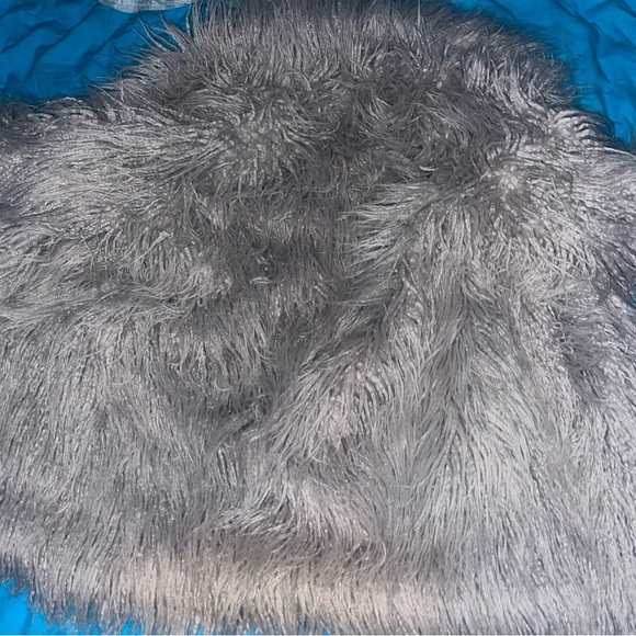 Grey faux fur coat with a faux fur lining - Picture 3 of 3